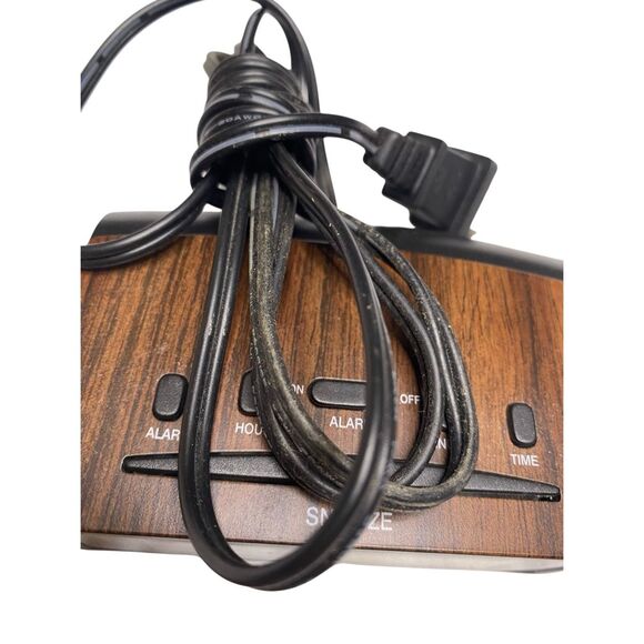 AcuRite Digital Alarm Clock Wood Grain LED Red Display Model 47567 Vintage - Picture 4 of 15